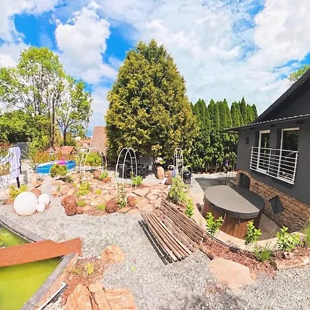 Secret Garden Retreat - Pool & Hot Tub Drahobudice