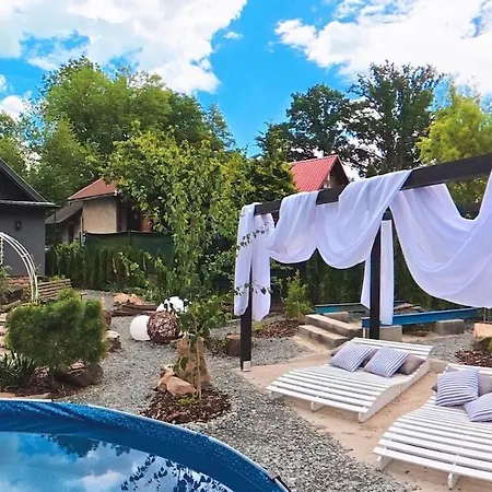 Ferienhaus Secret Garden Retreat - Pool & Hot Tub Drahobudice