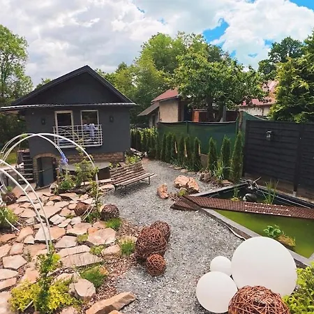 Secret Garden Retreat - Pool & Hot Tub * Drahobudice