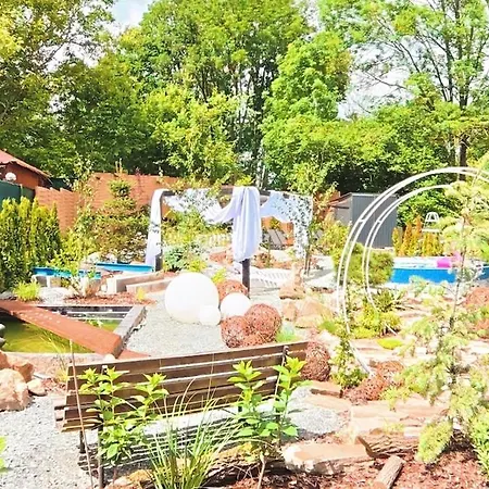Secret Garden Retreat - Pool & Hot Tub