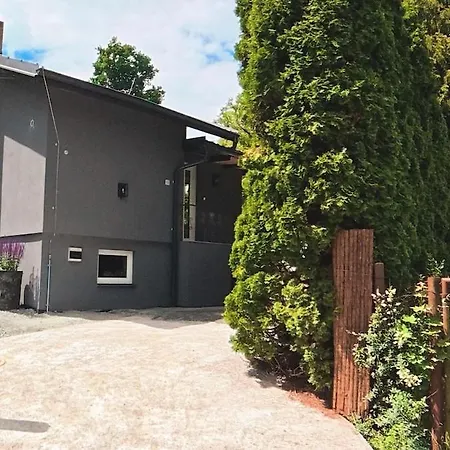 Secret Garden Retreat - Pool & Hot Tub *