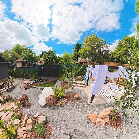 Secret Garden Retreat - Pool & Hot Tub Drahobudice